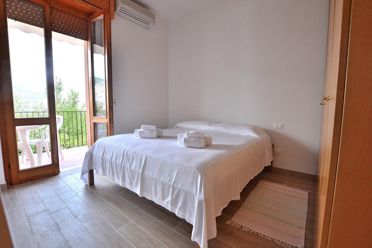 Residenza Candor With Pool Malcesine Ngoại thất bức ảnh